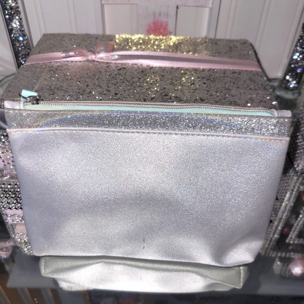 Limited Edition Ipsy cosmetic Bag 🌸